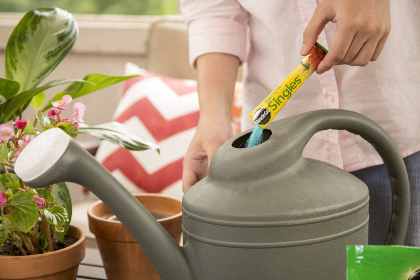 Miracle-Gro Watering Can Singles - All-Purpose Water Soluble Plant Food | 24 Packets for Flowers & Vegetables