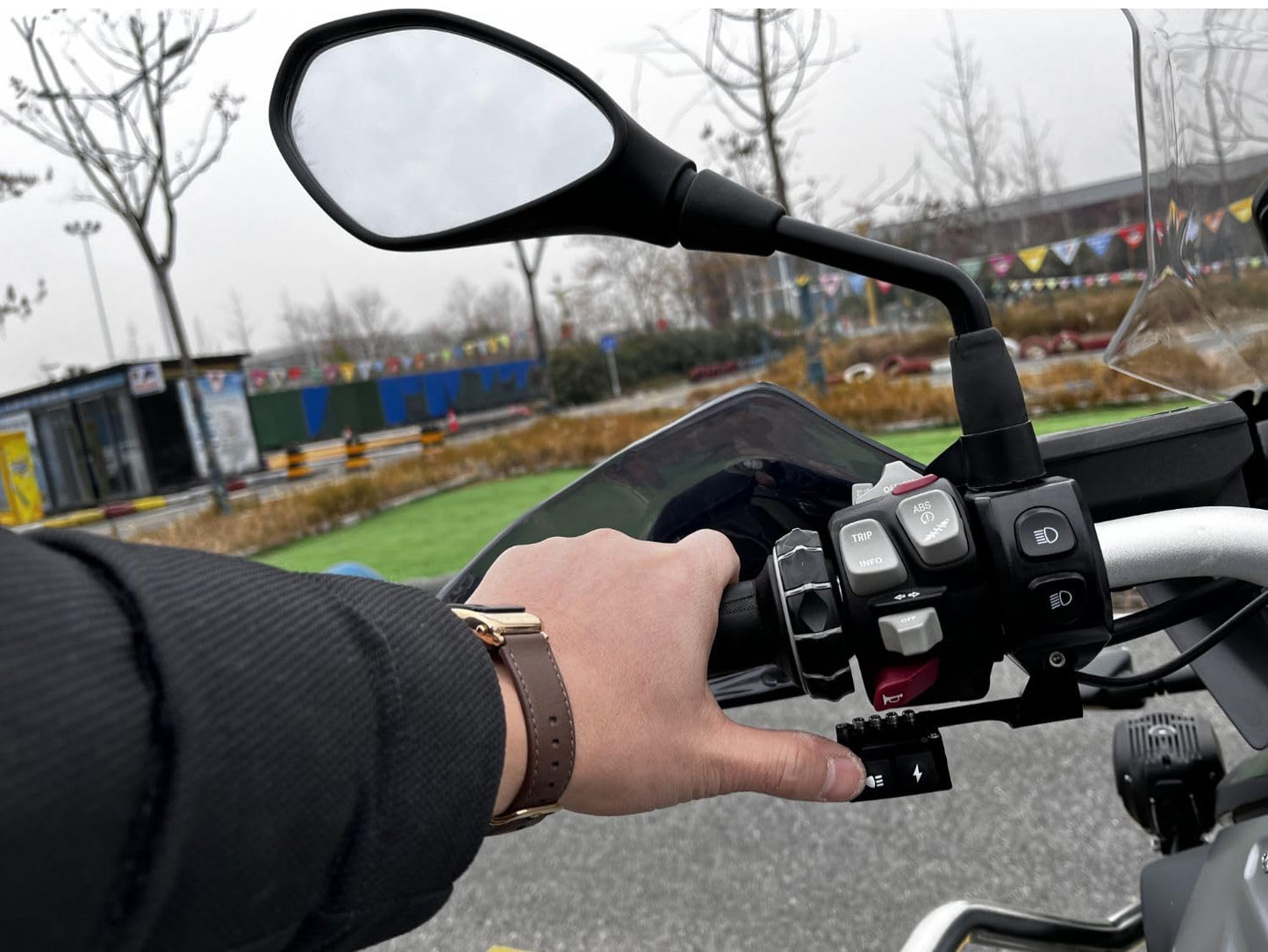 Walbryka 7000 LM Steel Waterproof Wireless High Led Auxiliary Light for Motorcycle KD35