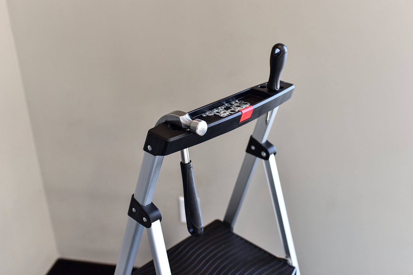 Rubbermaid 3-Step Ladder, Aluminum Lightweight Folding Step Stool with Project Top, Silver, Tested to US Safety Standards, No Assembly Required