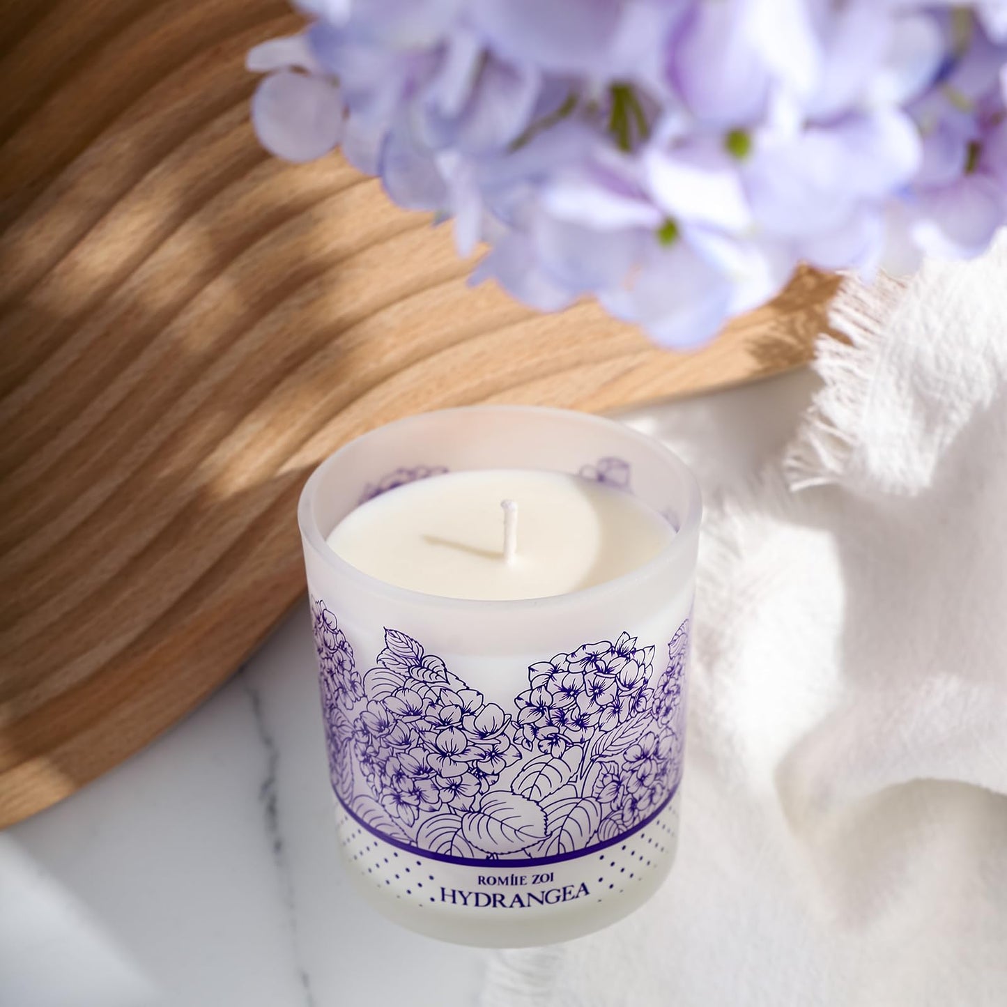 ROMIIE ZOI Scented Candle - Hydrangea - 6oz Aromatherapy Soy Wax Jar Candle for Home, Gifts for Women - 170g