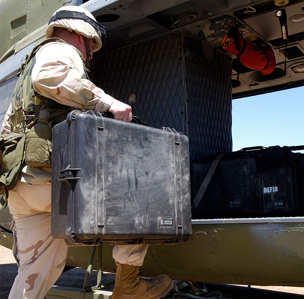 Pelican 1600 Case With Foam (Silver)