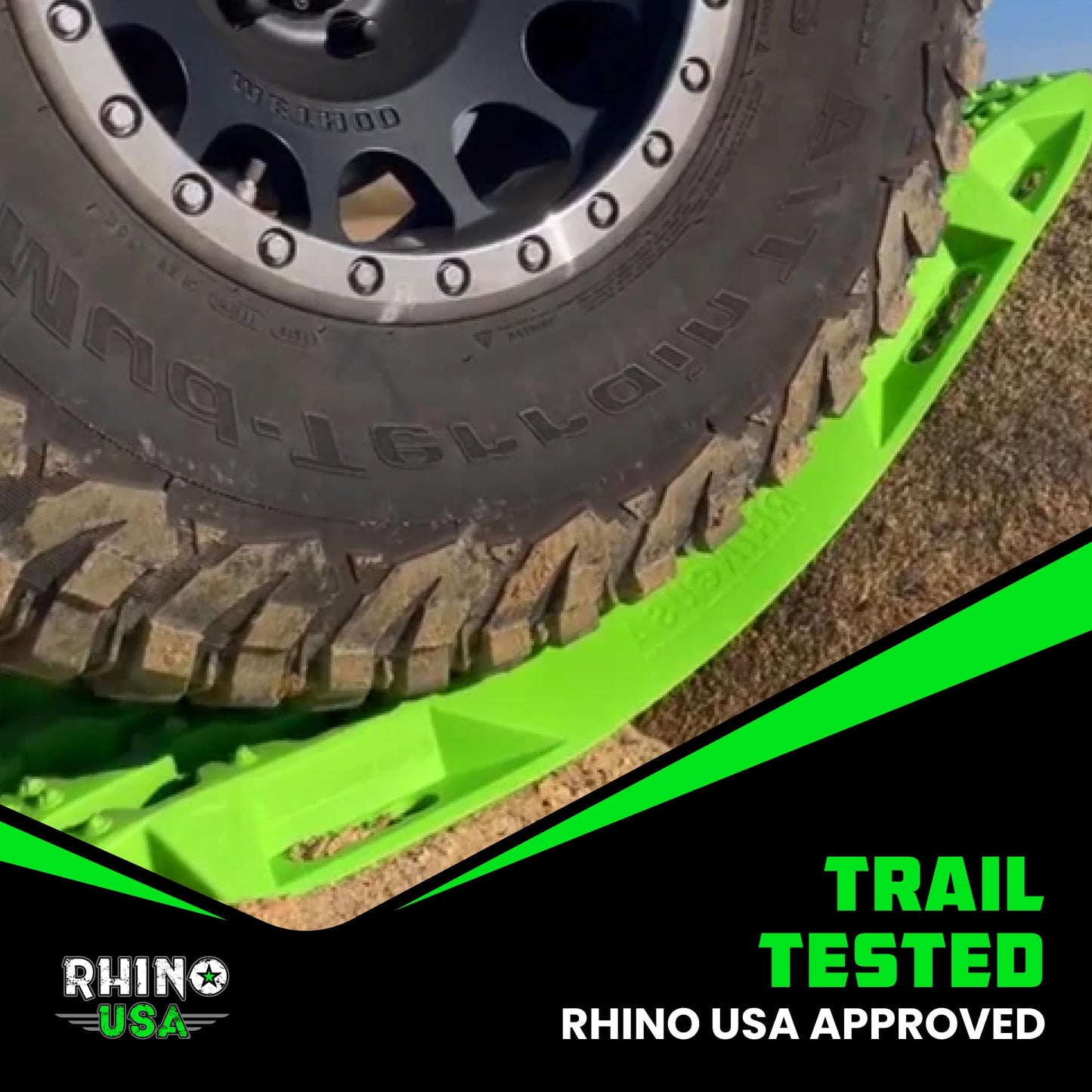 Rhino USA Off-Road Recovery Traction Boards - 2 Pack Ultimate Tire Traction Mountable Mats for 4X4 Vehicles in Sand, Mud & Snow. Heavy Duty Zipper Carry Bag and Leashes Included - (Green)