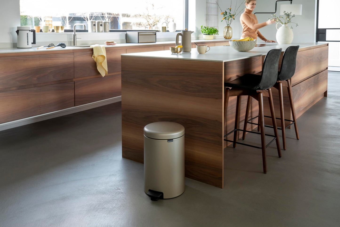 Brabantia Step-On Trash Can | Metallic Gold | 5.3 Gallon / 20L | Bathroom, Bedroom, Office Trash Can with Light Pedal Opening, Handle & Removable Inner Bucket | 11.4 x 15 x 18.4 | + Trash Bags