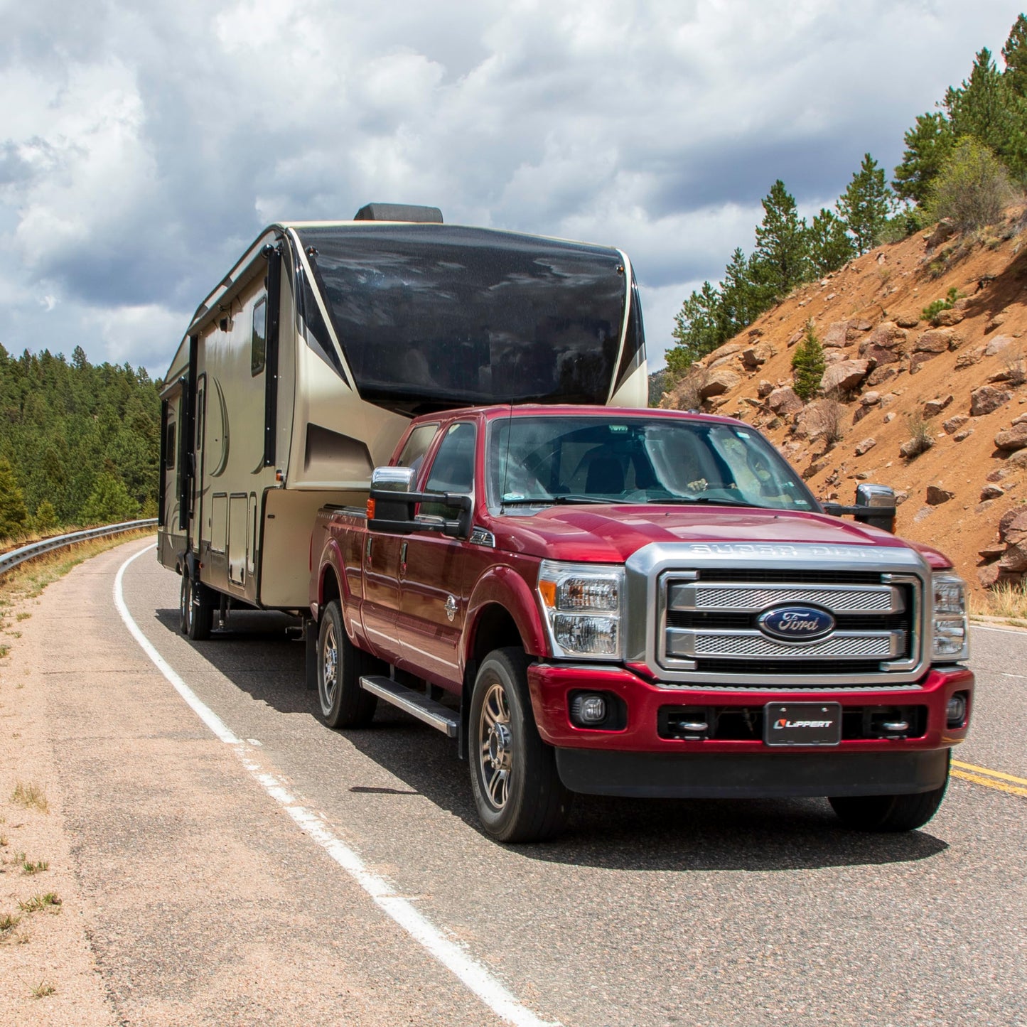 Lippert Aluminum Hydraulic Leveling Jack Assembly with 14,000-lb. Weight Capacity, Universal Fit, 9" Footpad, Easy Installation - 2365601