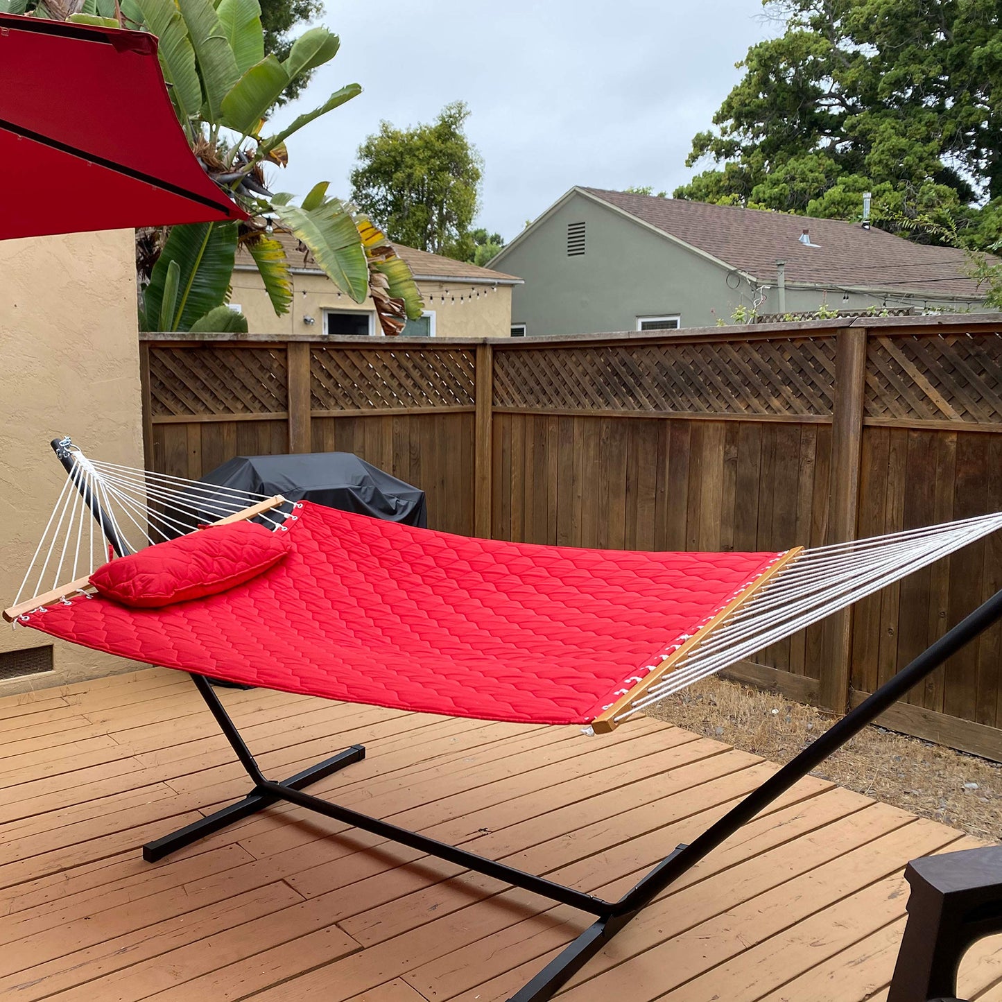 Sunnydaze Double Quilted Polyester Hammock with Detachable Pillow - 440-Pound Capacity - Red