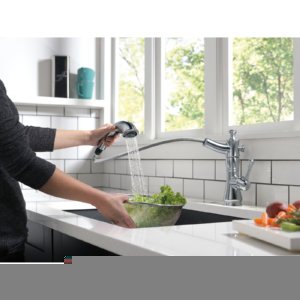 Delta Faucet Cassidy Pull Out Kitchen Faucet, Polished Nickel Kitchen Sink Faucet, Kitchen Faucet with Pull Out Sprayer, Magnetic Docking Spray Head, Polished Nickel 4197-PN-DST