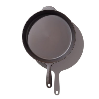 Field Company No.10 Skillet and Matching No.10 Cast Iron Skillet Lid