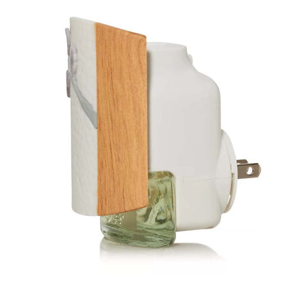 Yankee Candle Dogwood with Light Scent Plug Diffuser