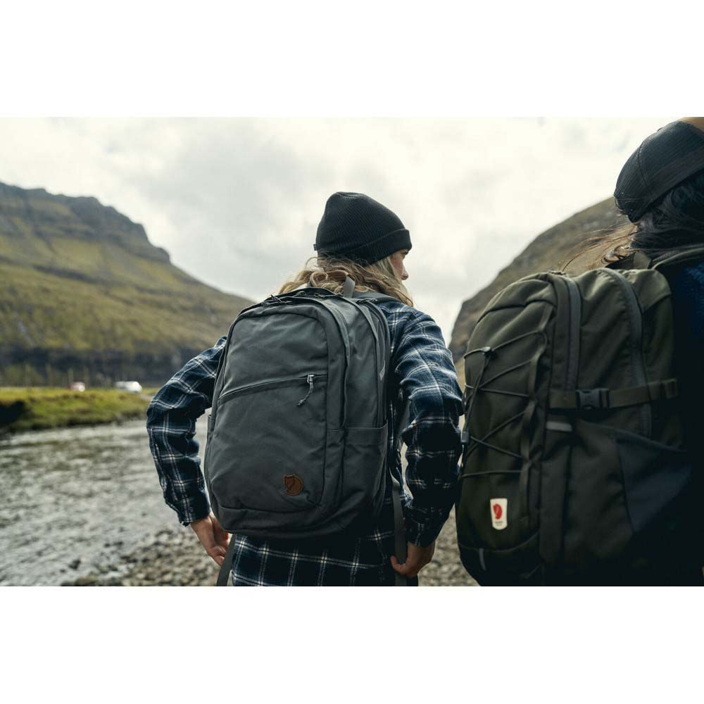 Fjällräven Raven 28 Backpack - Multi-Pocket Organization, Padded Support, Durable Fabric - Commuting, Travel, Navy