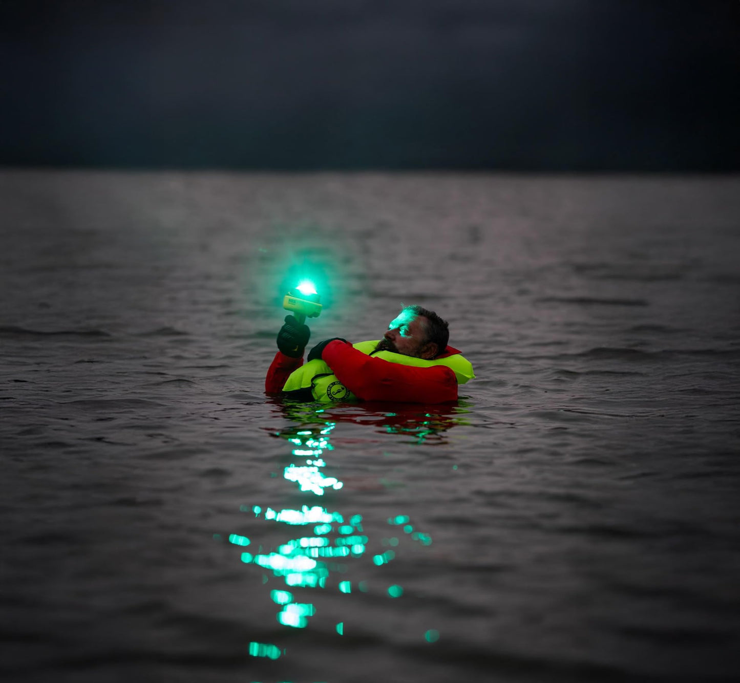 Sirius Signal C-1002 SOS LED Distress Signal - Two-Color & Infrared, USCG Approved, Includes Display Mount, Daytime Flag & Whistle