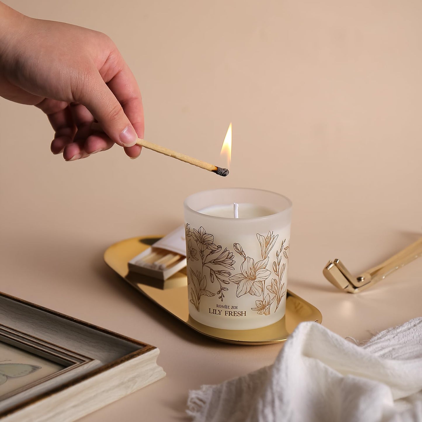 ROMIIE ZOI Scented Candle - Lily Fresh - 6oz Soy Wax Candle for Home, Gifts for Women