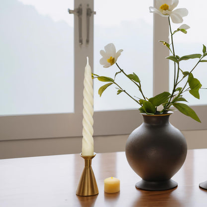 Beeswax White Spiral Candles 7", Natural Beeswax Taper Candle Twisted Taper Candles Set of 4,Dripless White Candlesticks,Clean Burning Unscented Candle Sticks for Christmas Home Dinner Wedding