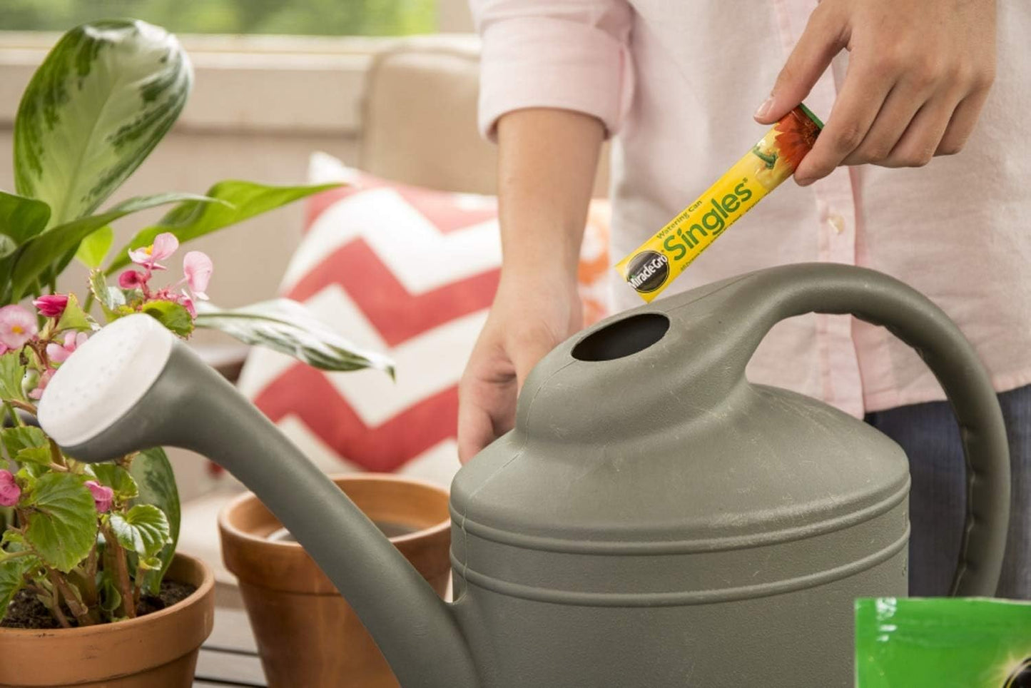 Miracle-Gro Watering Can Singles - All-Purpose Water Soluble Plant Food | 24 Packets for Flowers & Vegetables