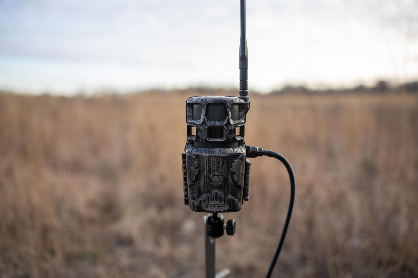 Stealth Cam Revolver Pro 2.0 – 360° Cellular Trail Camera with Auto-Scan, No-Glow IR Flash, 0.4s Trigger Speed, HD Video, Verizon/AT&T Compatible Includes Solar Panel & Cloth (1PK)