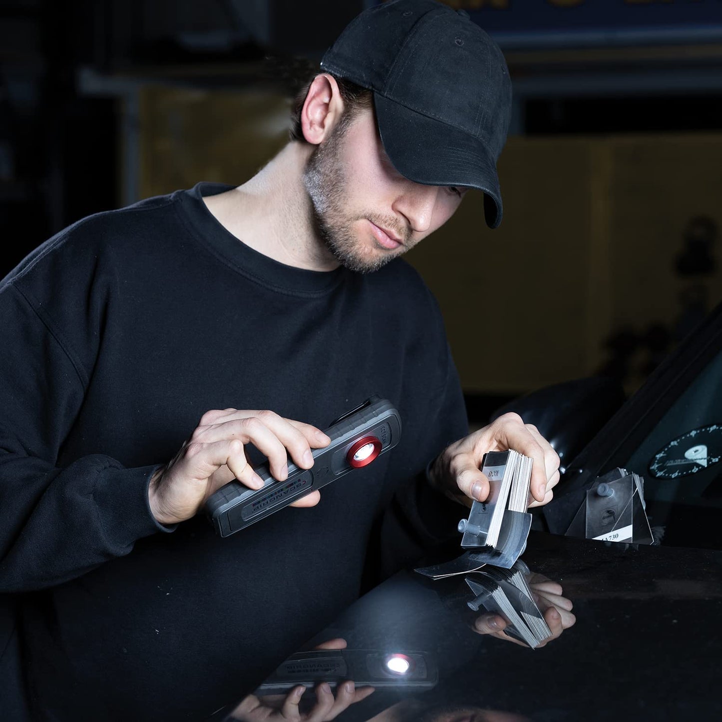 SCANGRIP SUNMATCH 4, Rechargeable Handheld LED Work Light for Detailing and Color Match, 500 Lumen