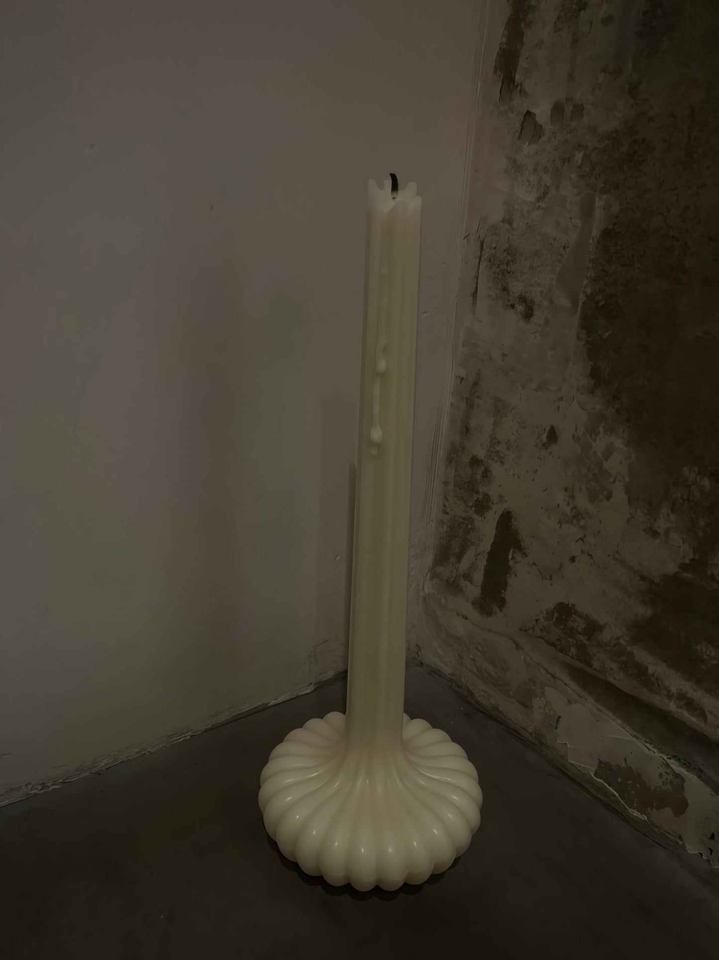 Hyznengu Pumpkin Base Candle - Tall Handmade Scented Soy Wax Pillar Vase Candle with Elegant Aesthetic， Housewarming Gift, Shelf & Coffee Table Centerpiece, White (Large)