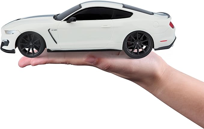 Maisto Tech R/C 1:24 Scale 2.4 GHz 2016 Ford Shelby GT350 White