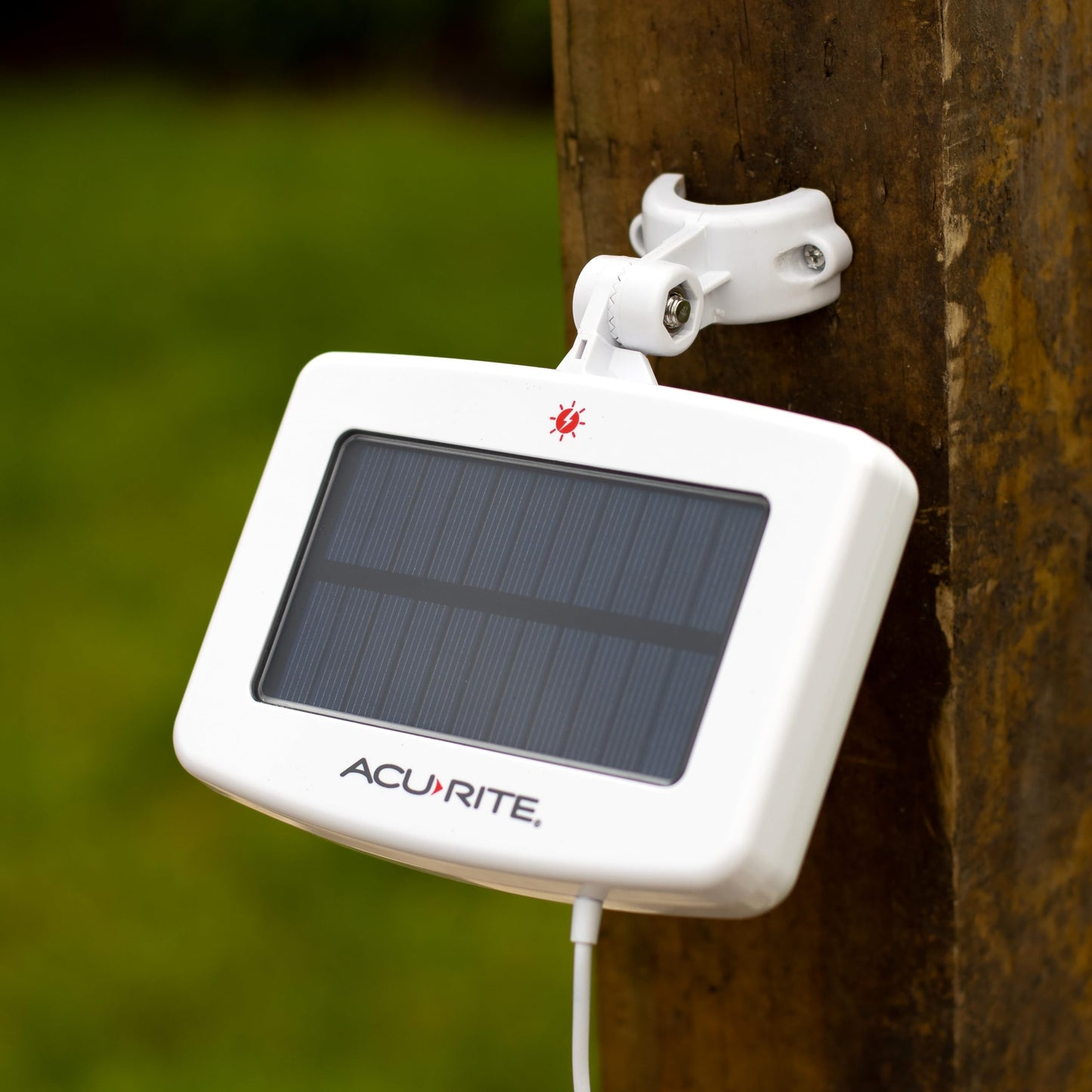 AcuRite Iris (5-in-1) Wireless Weather Station with Solar Power Pack for Indoor and Outdoor Temperature, Humidity, Wind Speed and Direction, and Rainfall with Dark-Themed Digital Display (01517RM)