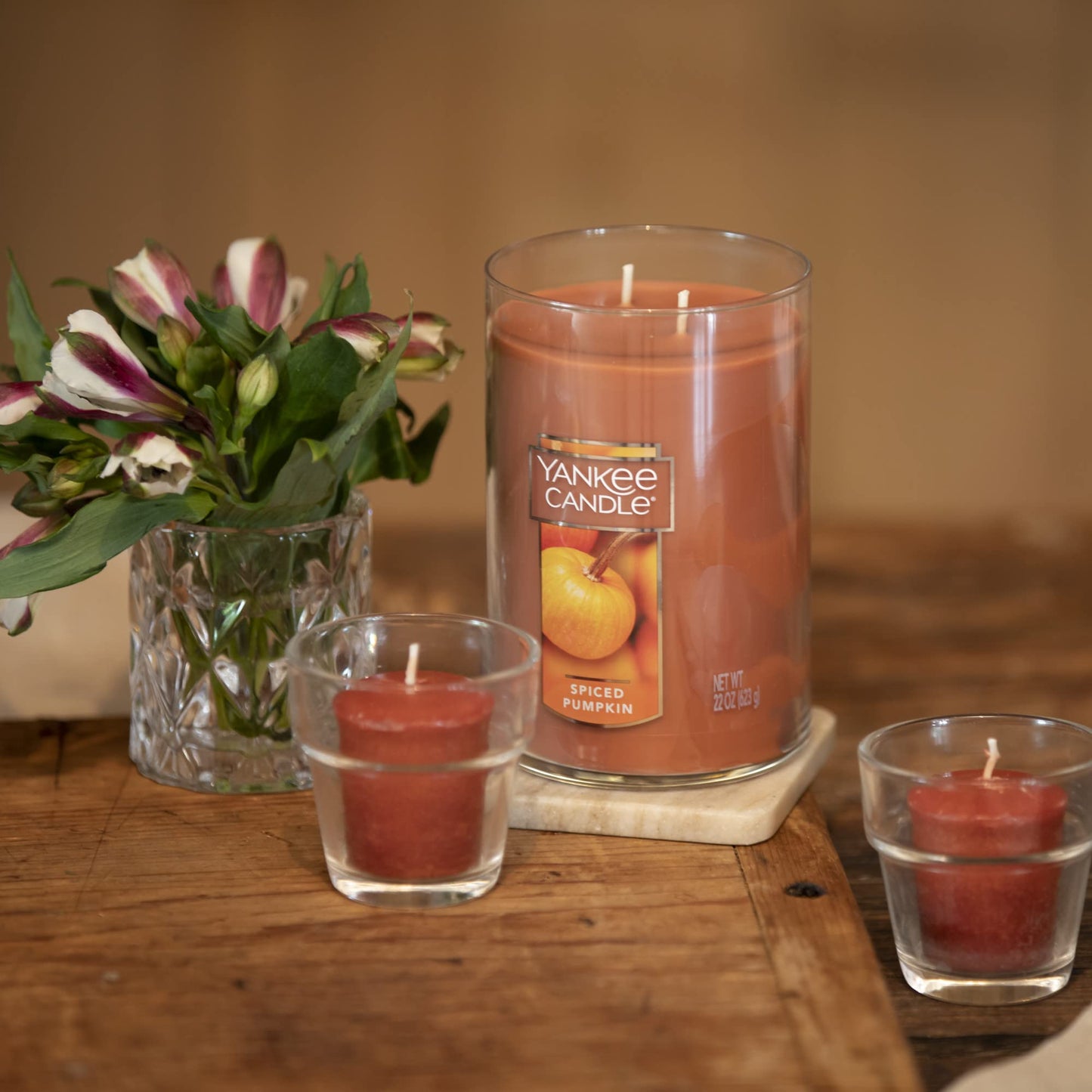 Yankee Candle Spiced Pumpkin Scented, Classic 22oz Large Tumbler 2-Wick Aromatherapy Candle, Over 75 Hours of Burn Time, Apothecary Jar Fall Candle, Autumn Candle Scented for Home
