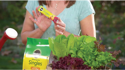 Miracle-Gro Watering Can Singles - All-Purpose Water Soluble Plant Food | 24 Packets for Flowers & Vegetables