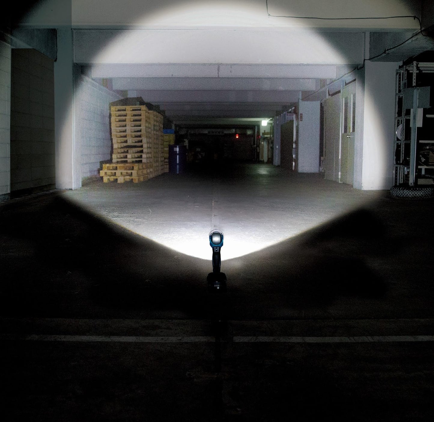Makita DML808 18V LXT Lithium-Ion Cordless Adjustable Beam L.E.D. Flashlight, Flashlight Only