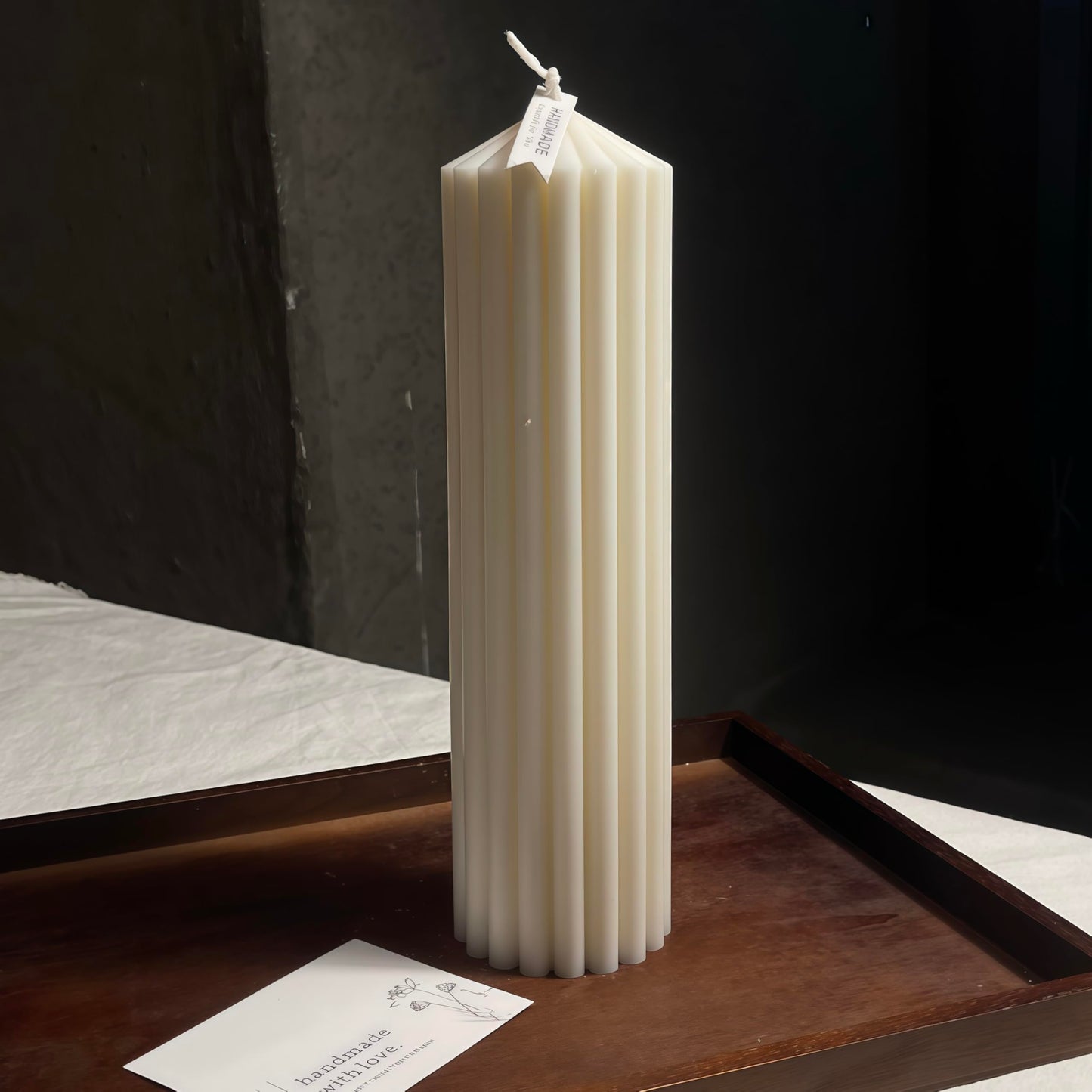 Hyznengu Ribbed Peak Pillar Candle- Large Handmade Scented Soy Wax Candle with Elegant Bubble Aesthetic， Housewarming Gift, Shelf & Coffee Table Centerpiece, White (Large)