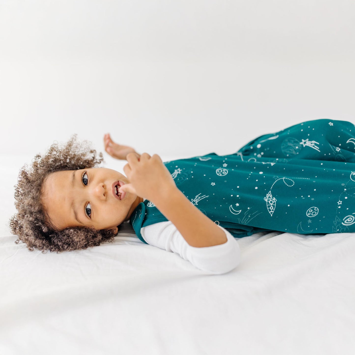 Woolino Big Kid Sleeping Bag, 4 Season Baby Sleep Sack, Merino Wool and Organic Cotton Wearable Blanket, 4-6 Years, Space (Glow In The Dark)