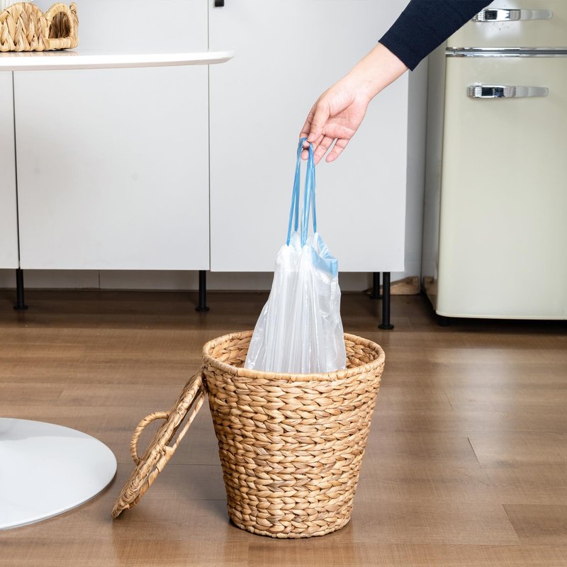 ATEDIR Small Trash Can with Lid, 4 Gallon Waste Basket with Lid, Round Wicker Waste Basket, Handwoven Lidded Trash Can for Bathroom, Bedroom, Kitchen, 2 Pack