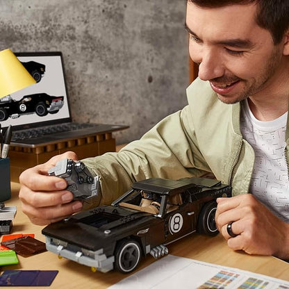 Mega Hot Wheels Rodger Dodger Racecar Building Set with 700 Pieces Toy Gift Set for Adult Builders