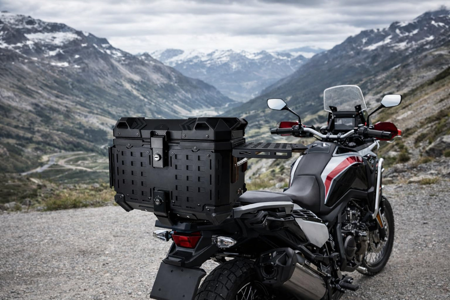 Sekcrlaumix Motorcycle Top Box，Multifunctional Motorcycle Tail Box, 45L Aluminum Alloy Storage Trunk, Black, Armored Design for Camping, Outdoor Adventure