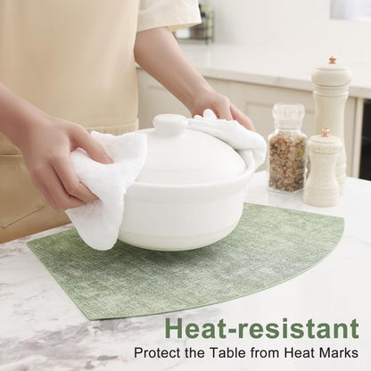 Homaxy Round Table Placemats Set of 6, Washable Wedge Shaped Faux Leather Table Mats, Wipeable Kitchen Dinner Place Mats for Indoor Outdoor, Grass Green