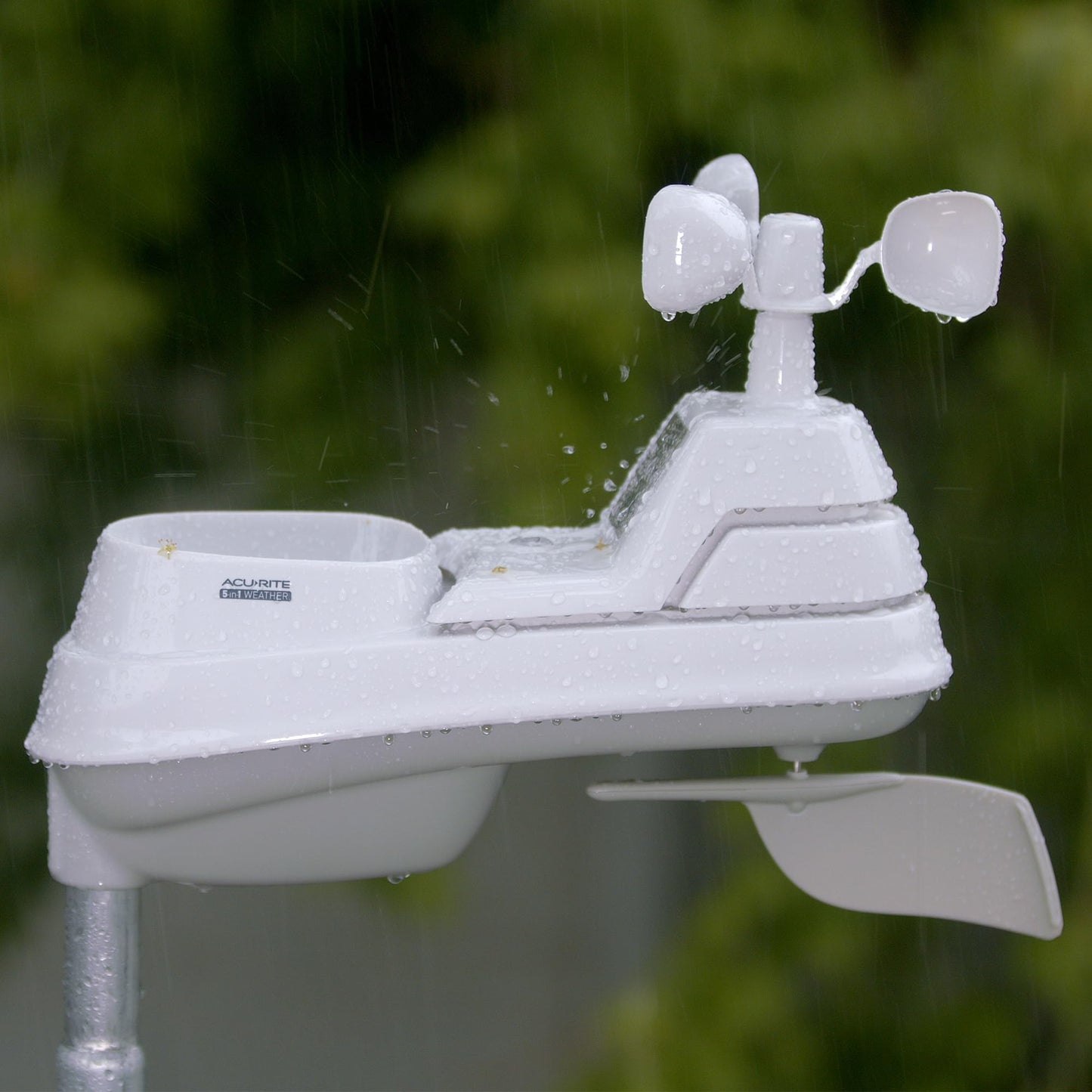 AcuRite Iris (5-in-1) Wireless Weather Station with Solar Power Pack for Indoor and Outdoor Temperature, Humidity, Wind Speed and Direction, and Rainfall with Dark-Themed Digital Display (01517RM)
