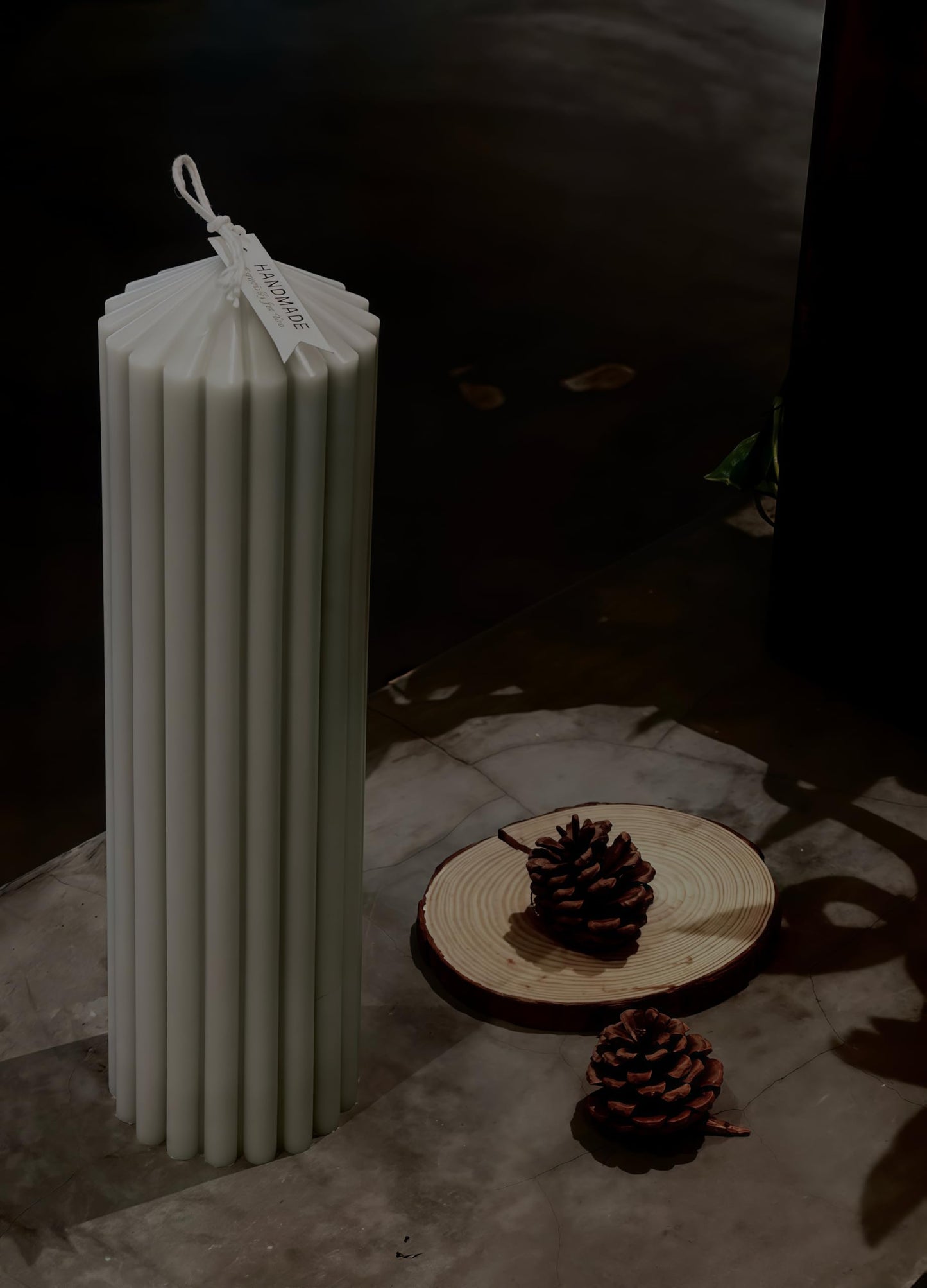 Hyznengu Ribbed Peak Pillar Candle- Large Handmade Scented Soy Wax Candle with Elegant Bubble Aesthetic， Housewarming Gift, Shelf & Coffee Table Centerpiece, Gray (Large)
