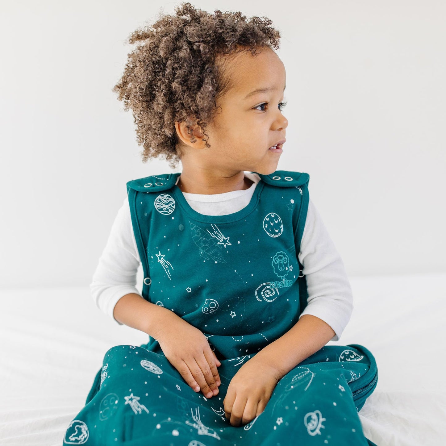 Woolino Big Kid Sleeping Bag, 4 Season Baby Sleep Sack, Merino Wool and Organic Cotton Wearable Blanket, 4-6 Years, Space (Glow In The Dark)