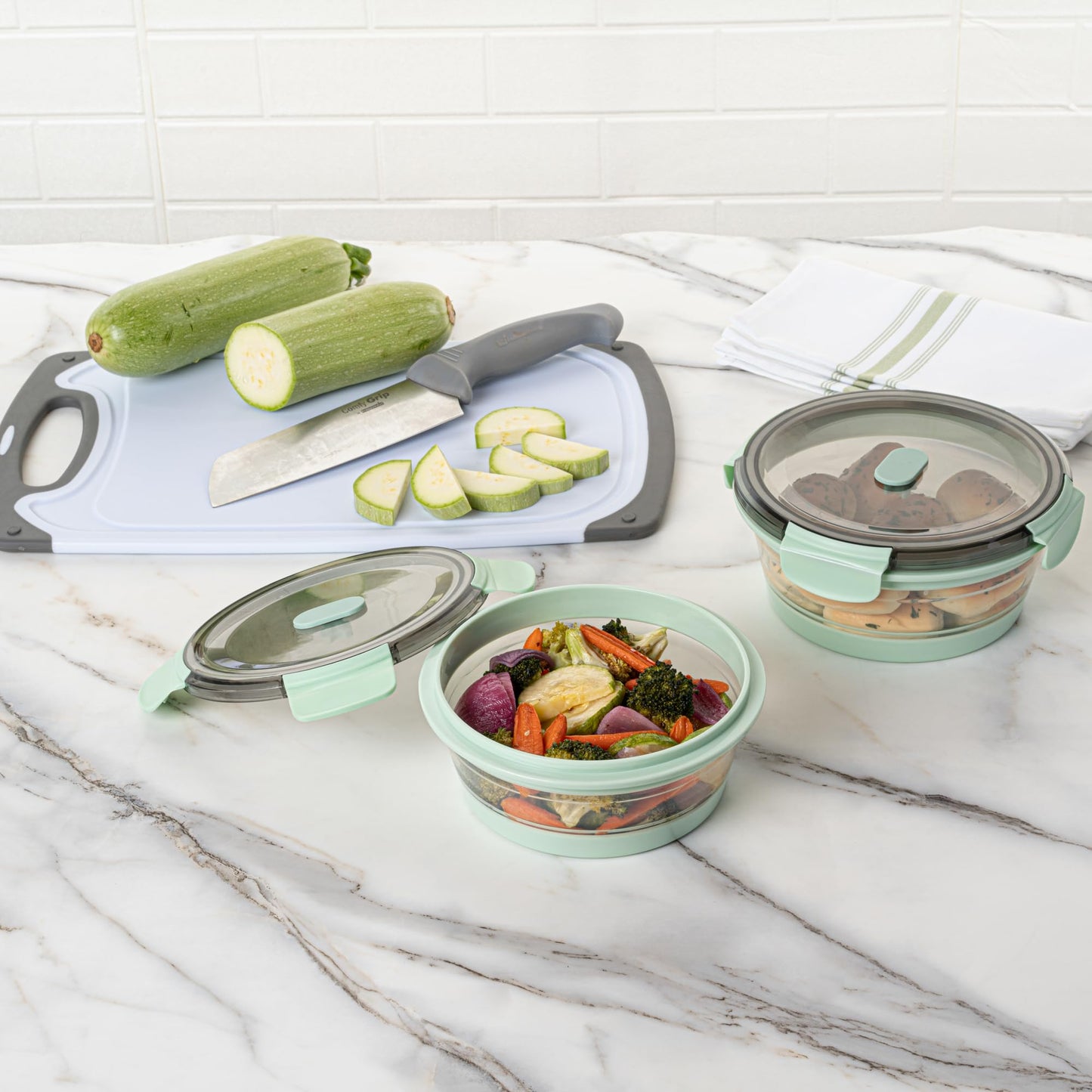 Restaurantware-Fresh Hero 27.2 Ounce Storage Containers, 20 Durable Airtight Food Containers - Microwavable, Freezable, Green Plastic Collapsible Container, Dishwashable, With Vented Lids