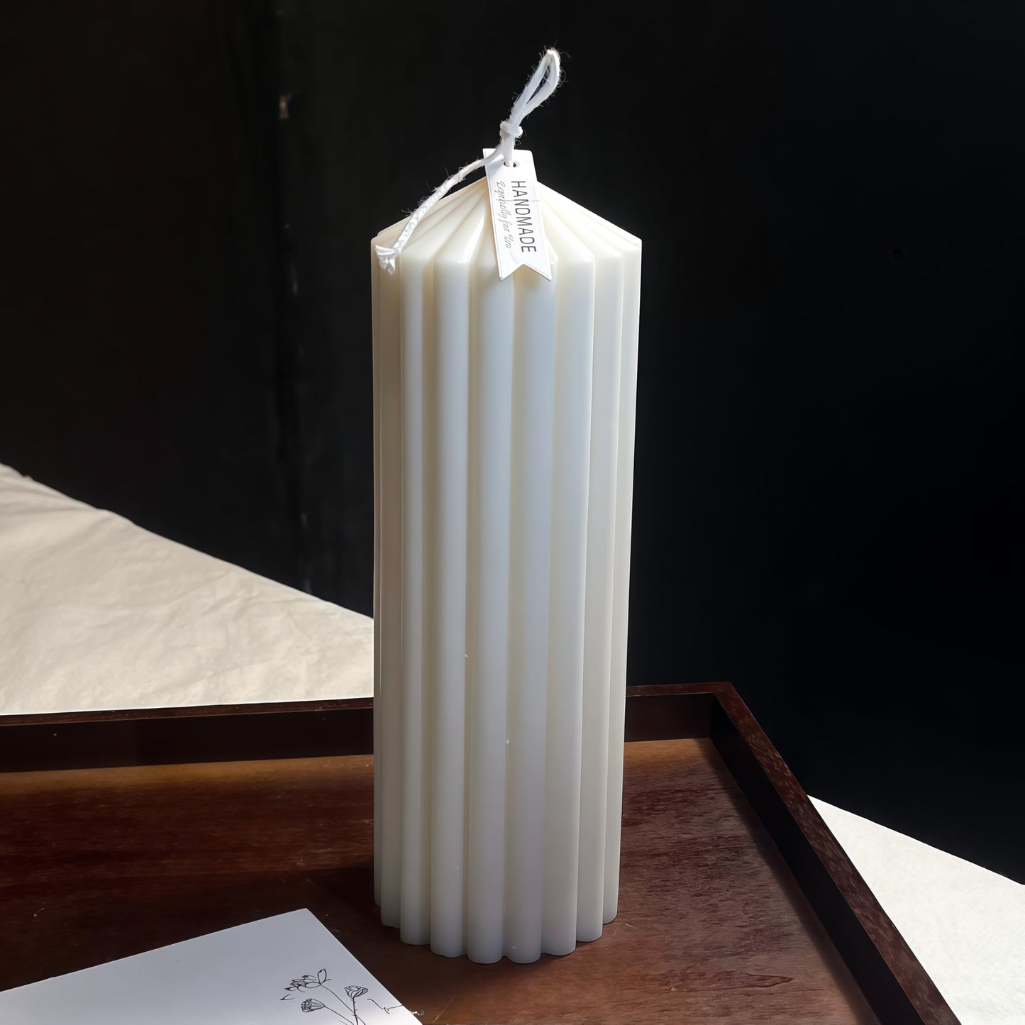 Hyznengu Ribbed Peak Pillar Candle- Large Handmade Scented Soy Wax Candle with Elegant Bubble Aesthetic， Housewarming Gift, Shelf & Coffee Table Centerpiece, White (Medium)