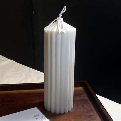 Hyznengu Ribbed Peak Pillar Candle- Large Handmade Scented Soy Wax Candle with Elegant Bubble Aesthetic， Housewarming Gift, Shelf & Coffee Table Centerpiece, White (Medium)