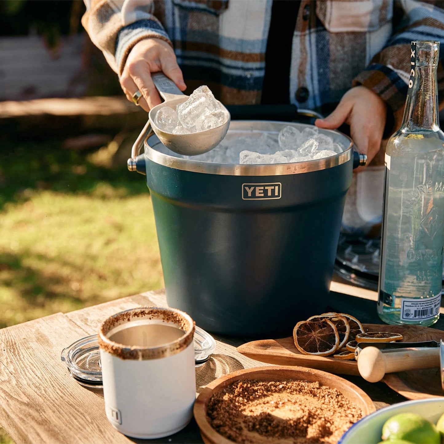 YETI Rambler Beverage Bucket, Double-Wall Vacuum Insulated Ice Bucket with Lid, Cape Taupe