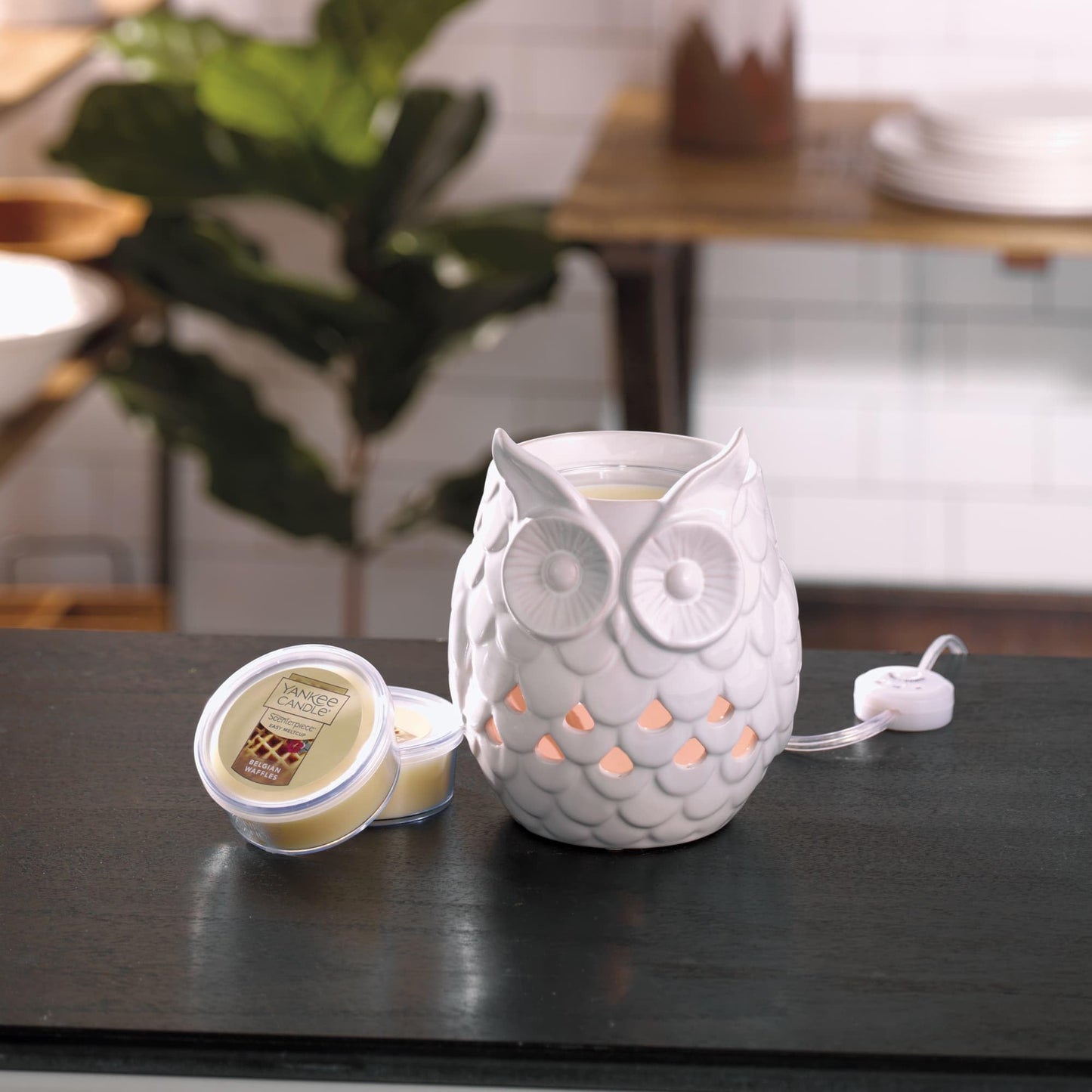Yankee Candle Scenterpiece MeltCup Warmer, Owl With LED And Timer, Easy MeltCup Compatible, Auto-Shutoff, White