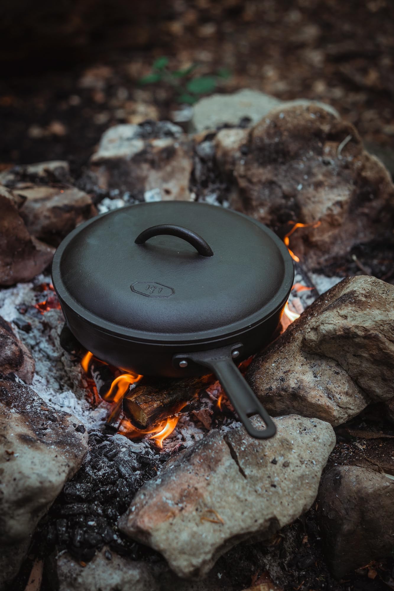 GSI Outdoors Guidecast Outdoor Cookset: 10" Deep Frypan with Dome Lid, Dual-Sided Cast Iron Griddle/Grill, Removable Handles