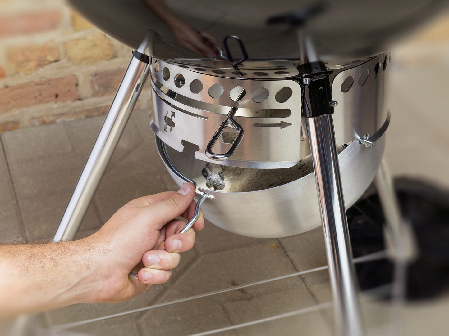 Weber Master-Touch Charcoal Grill, 22-Inch, Ivory – Premium Outdoor BBQ Grill with Tuck-Away Lid Holder & One‑Touch™ Cleaning System, Porcelain‑Enameled Kettle
