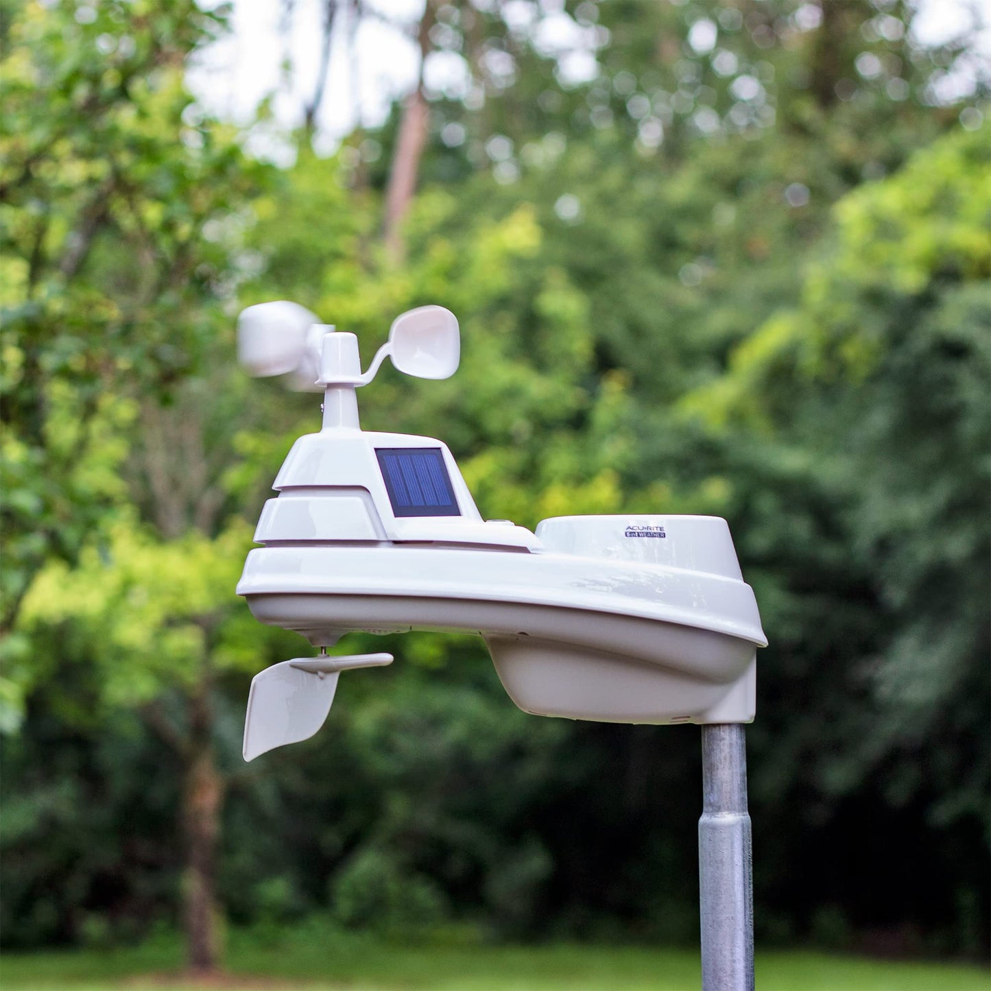 AcuRite Iris (5-in-1) Weather Station for Indoor/Outdoor Temperature and Humidity, Wind Speed/Direction, and Rainfall with High-Definition Display, Power Supply Base, and Lightning Detection