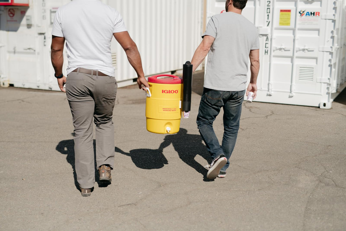 Igloo 10 gallon Industrial Beverage Cooler, Yellow/Red/White