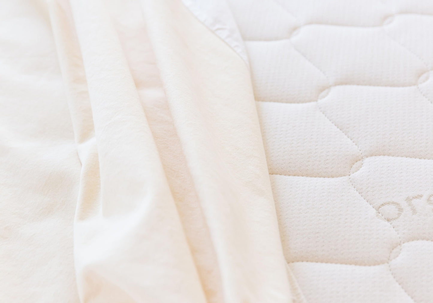 Naturepedic Organic Waterproof Mattress Protector Pad - Washable & Reusable Fitted Stretch Knit Mattress Cover - Highly Absorbent Bed Incontinence Pads - Breathable Cotton Protector for Queen, 9"-16"