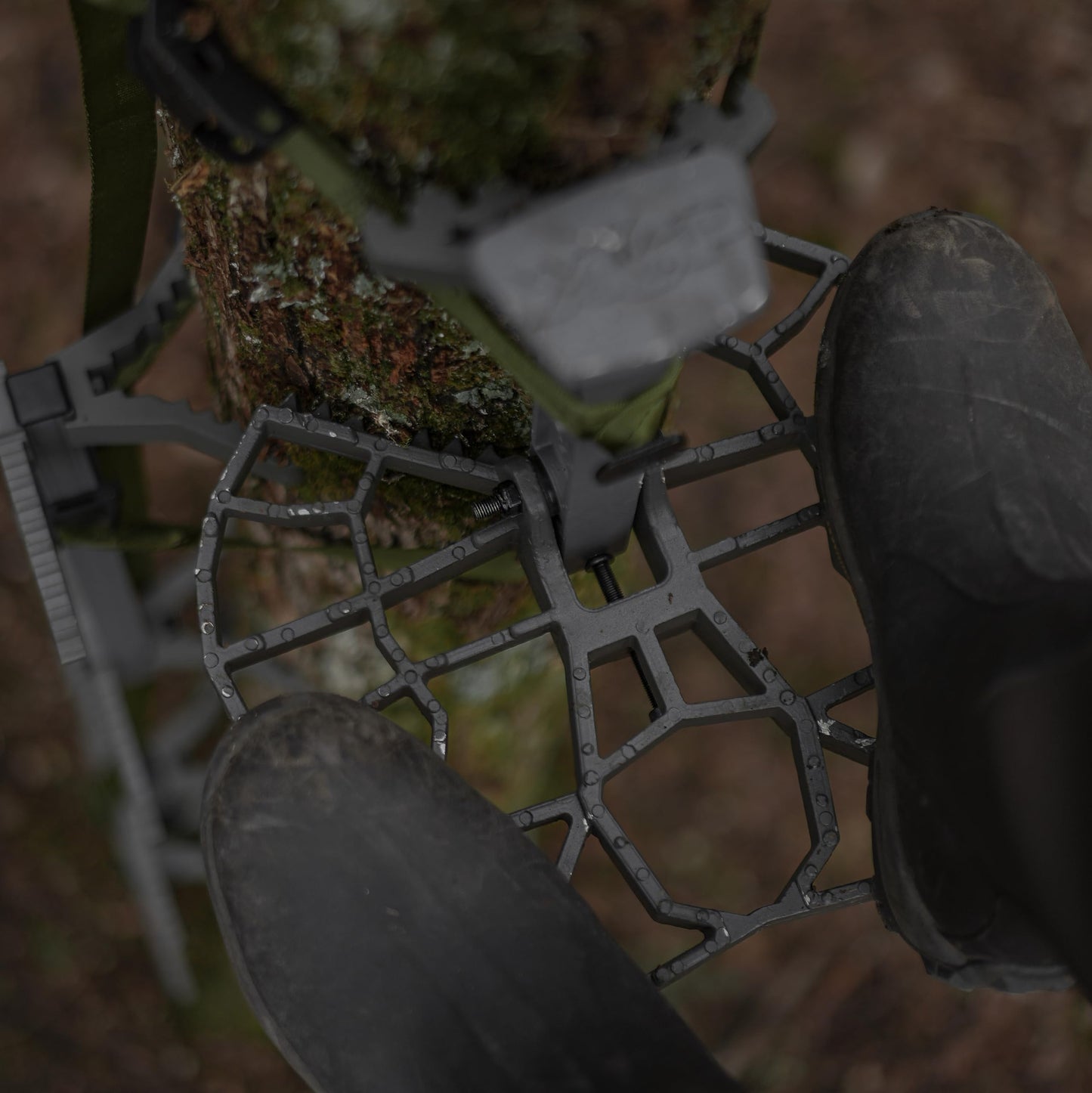 XOP Edge Aluminum Tree Saddle Platform - Adjustable Saddle Hunting Platform - Tree Saddle Hunting System