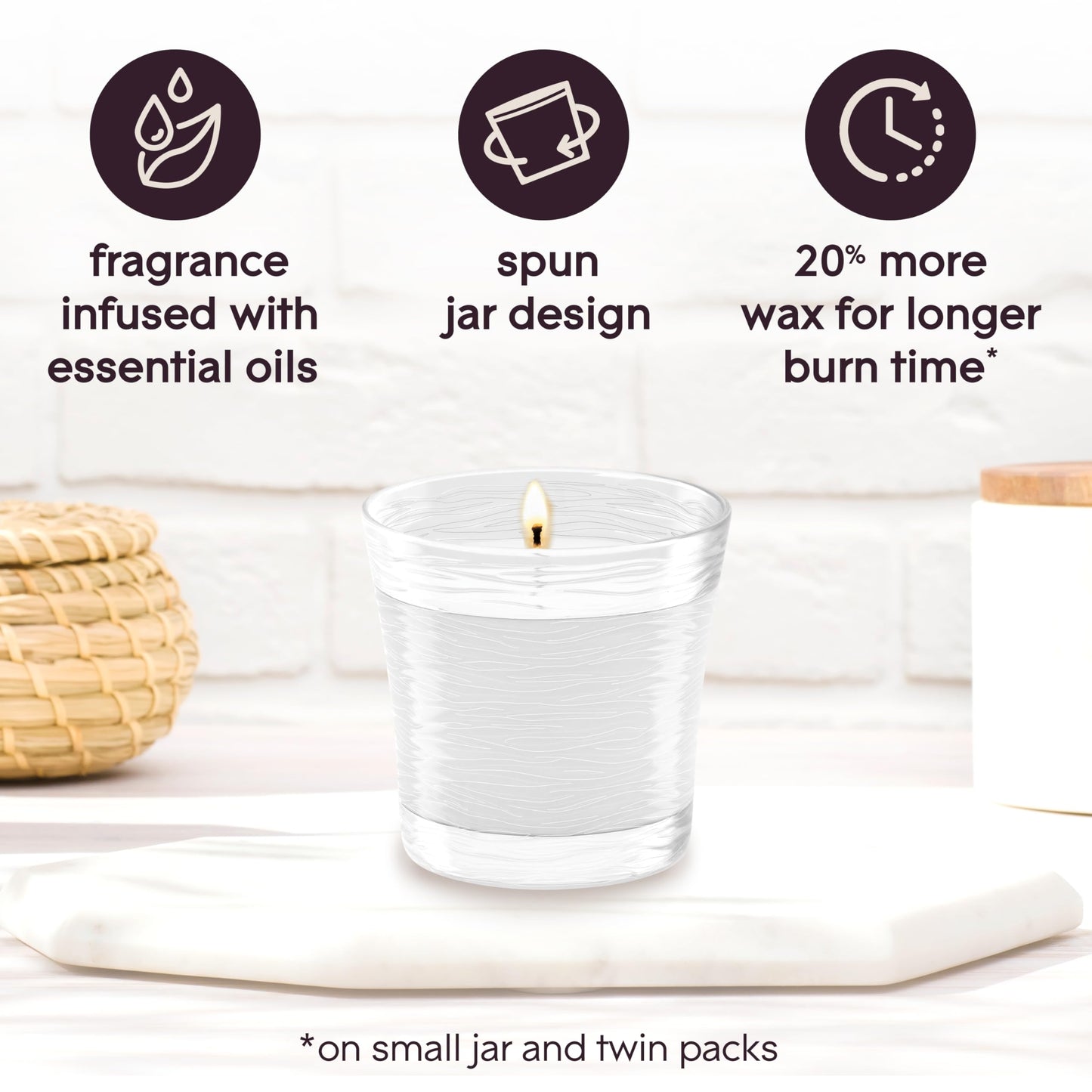 Glade 1-Wick Scented Candle Jar, Clean Linen, Air Freshener Infused with Essential Oils, 4.08 Oz