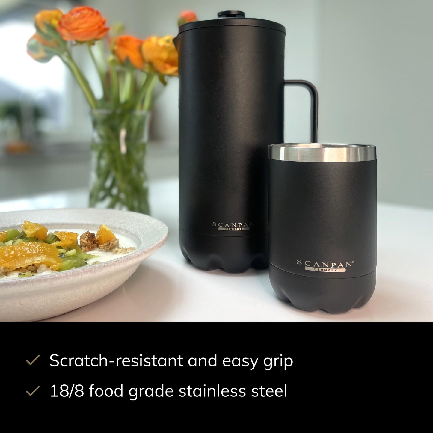 Scanpan TO GO French Press Coffee Maker 1.0L (Black) + 4 Vacuum Cups 250 mL (Black) - 18/8 Food Grade Stainless Steel - Scratch-Free Coating - Dishwasher Safe