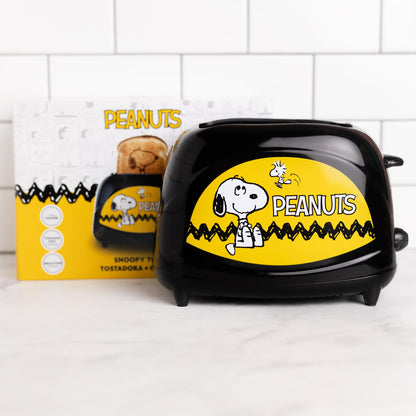 Uncanny Brands Hello Kitty Two-Slice Toaster- Toasts Your Favorite Kitty On Your Toast