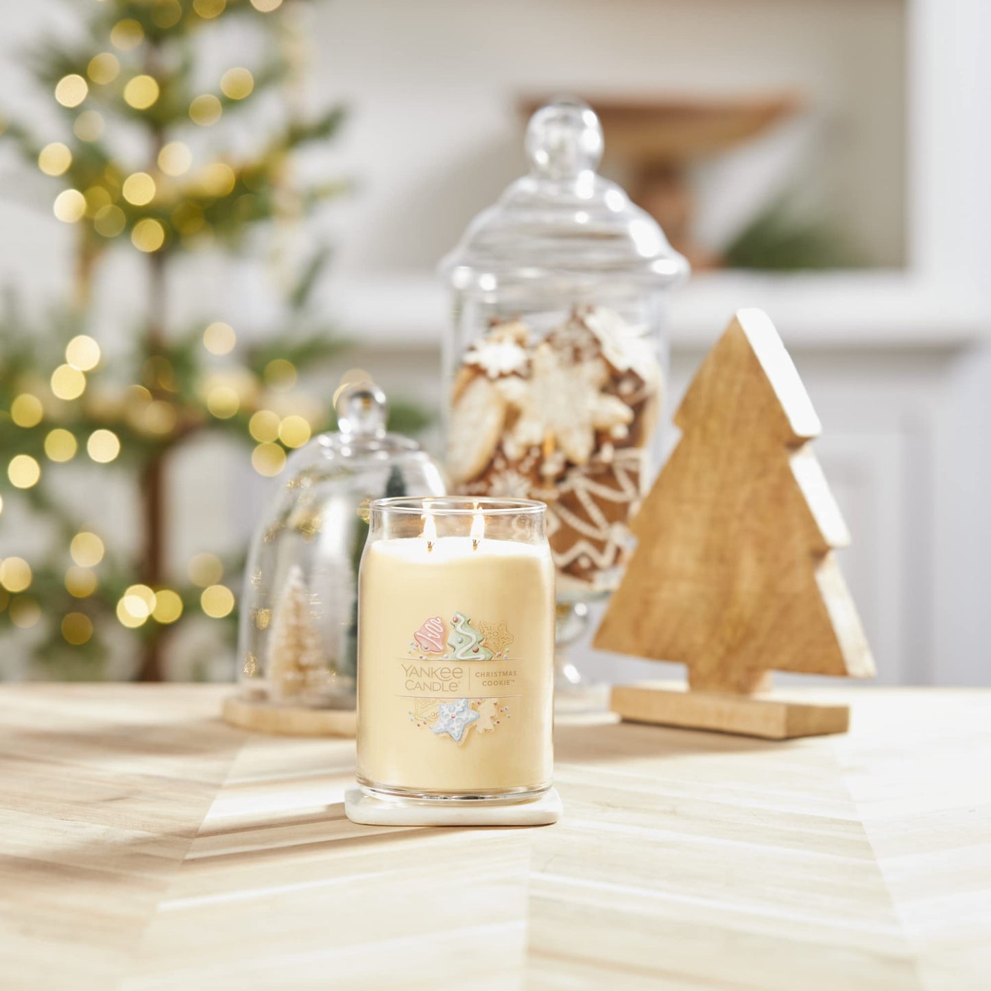 Yankee Candle Christmas Cookie Scented Signature 20oz Large Jar 2-Wick Candle Over 60 Hours of Burn Time Gifting Home Decor Vanilla Butter Scent