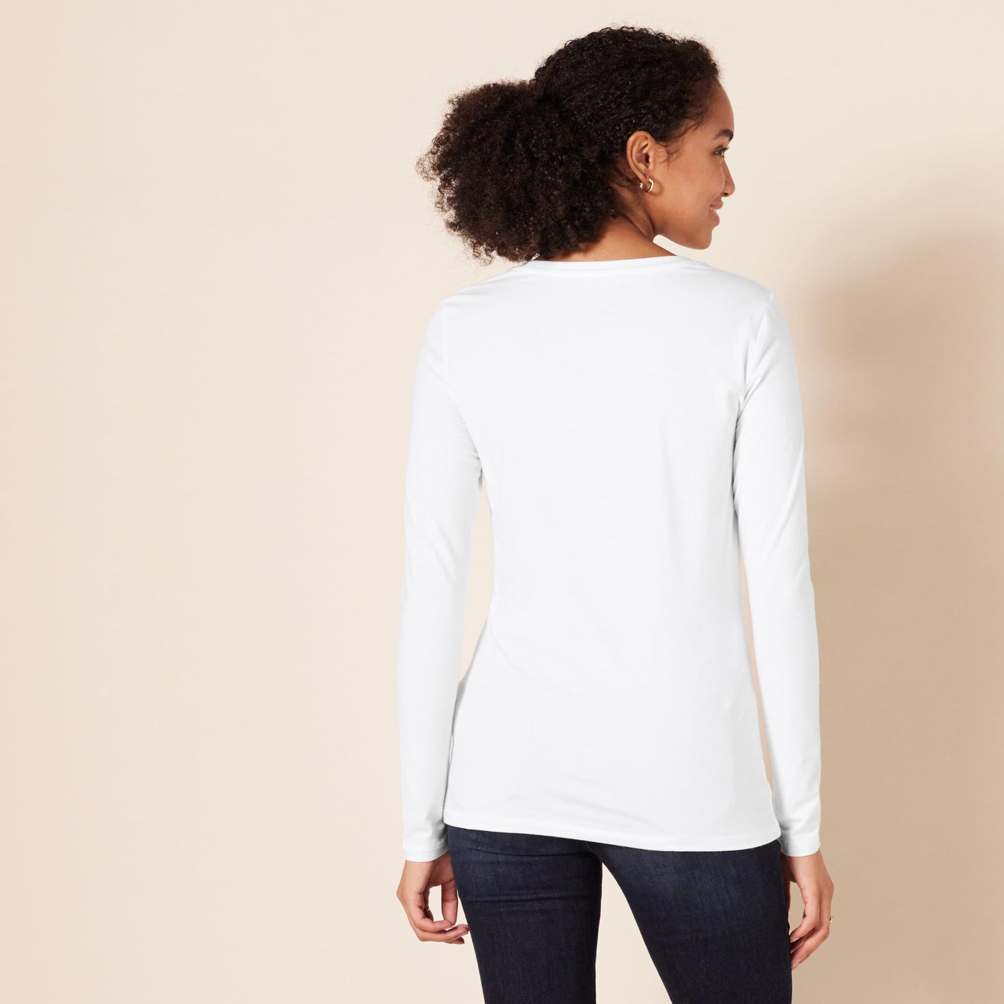 Amazon Essentials Women's Regular-Fit Long-Sleeve Crewneck T-Shirt (Available in Plus Size), White, Medium